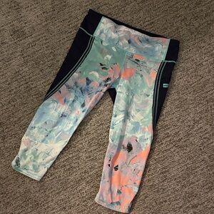 Women’s Lululemon Multi-Color Abstract Print Cropped Leggings